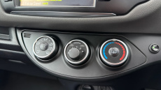 Toyota Yaris 1.5 VVT-i Icon Tech 5dr Petrol Hatchback